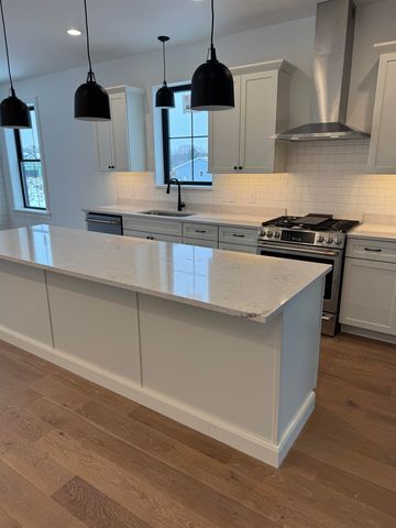 23 Russet Road, South Burlington, VT 05403