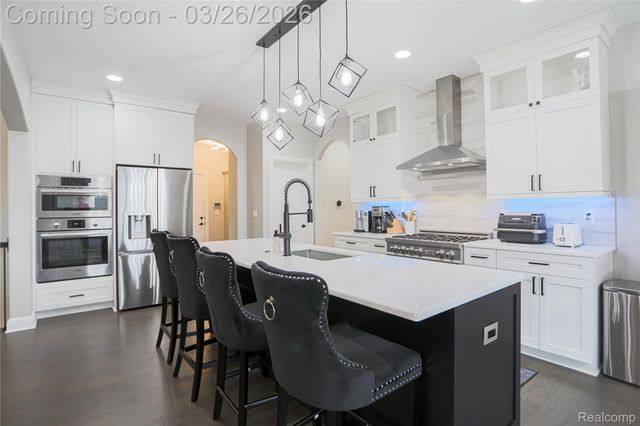 13033 Cathedral Court, Shelby Charter Township, MI 48315