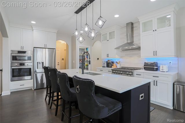 13033 Cathedral Court, Shelby Charter Township, MI 48315