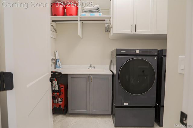 13033 Cathedral Court, Shelby Charter Township, MI 48315