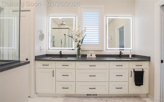 13033 Cathedral Court, Shelby Charter Township, MI 48315