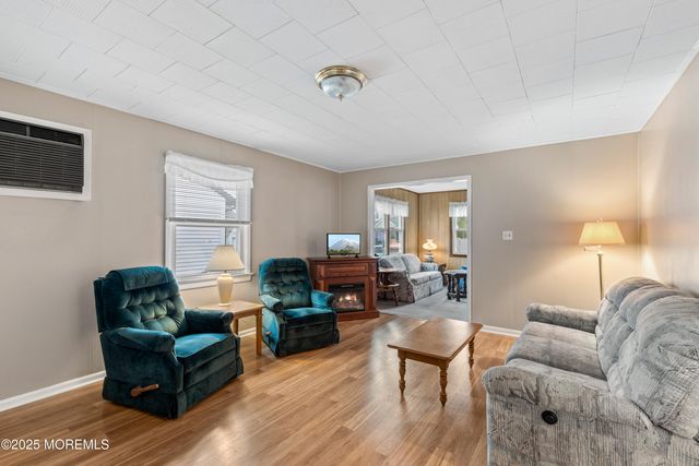 9 Monmouth Place, Keyport, NJ 07735