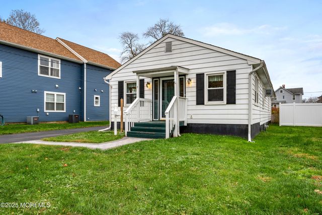 9 Monmouth Place, Keyport, NJ 07735