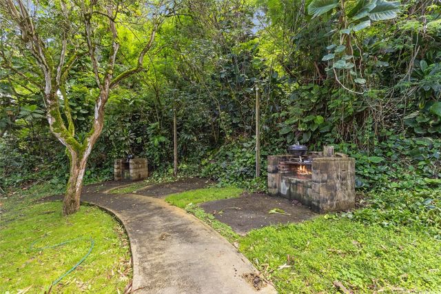 51-636 Kamehameha Highway 213, Kaaawa, HI 96730