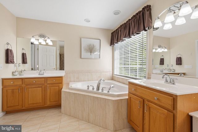 337 S GRAND ST, Hammonton, NJ 08037