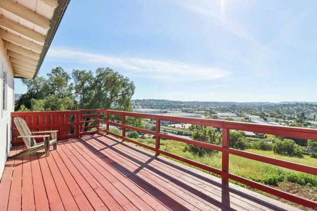 2397 Mira Sol Drive, Vista, CA 92084