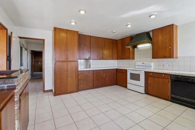 2397 Mira Sol Drive, Vista, CA 92084