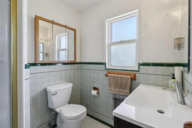 2397 Mira Sol Drive, Vista, CA 92084