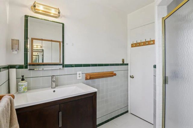 2397 Mira Sol Drive, Vista, CA 92084