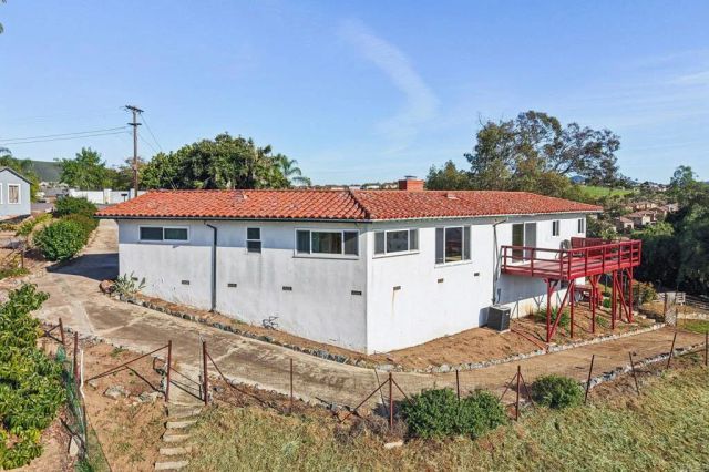 2397 Mira Sol Drive, Vista, CA 92084