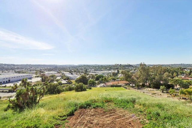 2397 Mira Sol Drive, Vista, CA 92084