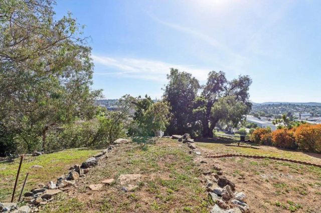 2397 Mira Sol Drive, Vista, CA 92084