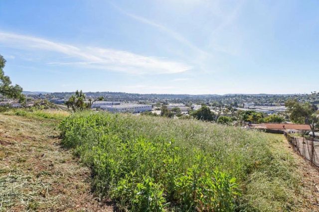 2397 Mira Sol Drive, Vista, CA 92084