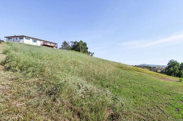 2397 Mira Sol Drive, Vista, CA 92084