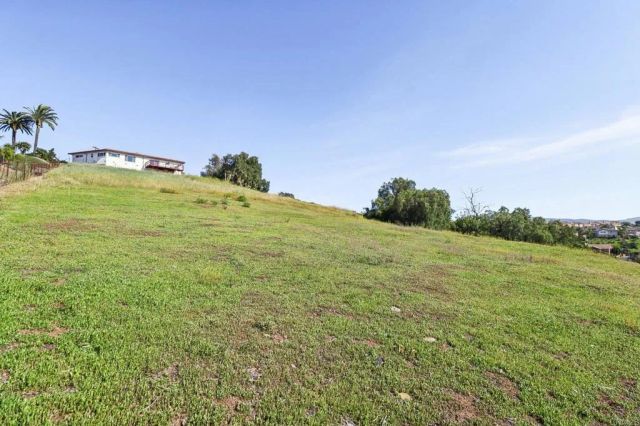 2397 Mira Sol Drive, Vista, CA 92084