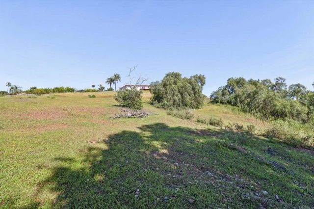 2397 Mira Sol Drive, Vista, CA 92084