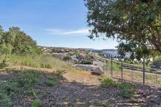 2397 Mira Sol Drive, Vista, CA 92084