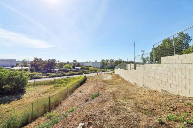 2397 Mira Sol Drive, Vista, CA 92084