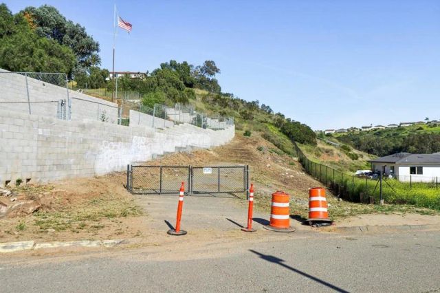 2397 Mira Sol Drive, Vista, CA 92084