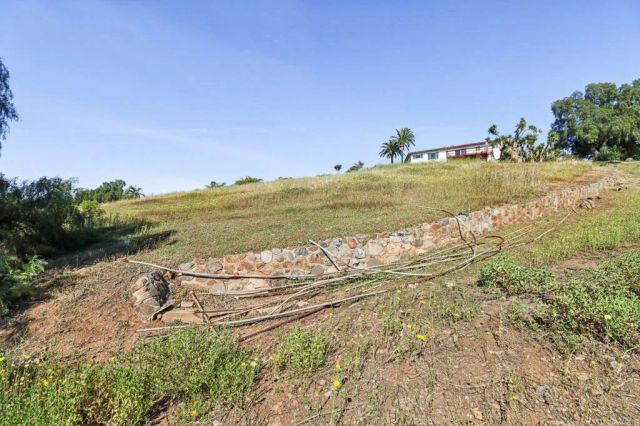 2397 Mira Sol Drive, Vista, CA 92084