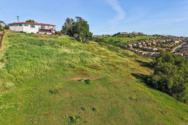 2397 Mira Sol Drive, Vista, CA 92084