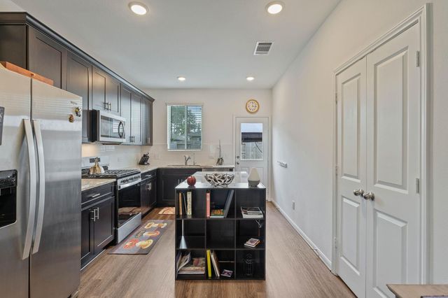 350 Shady Cedar Hill Lane, Willis, TX 77378