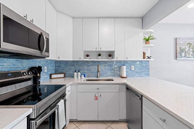 3370 NE 5th Drive, Boca Raton, FL 33431