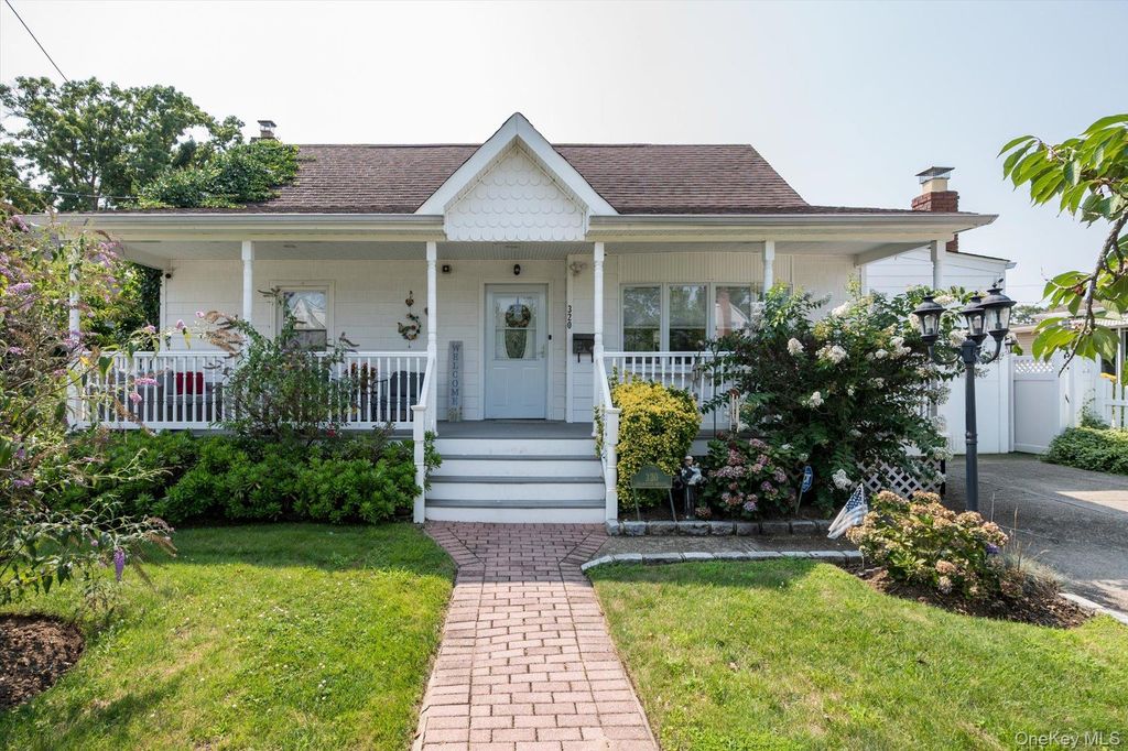 320 Brooklyn Avenue, Massapequa Park, NY 11762 — photo 2