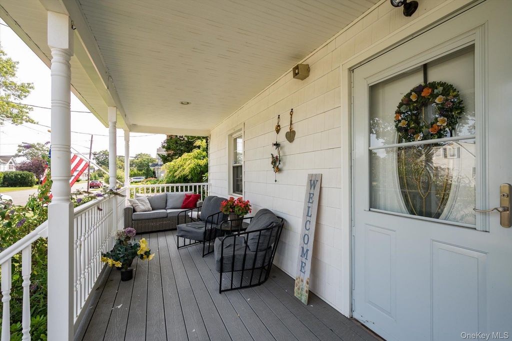 320 Brooklyn Avenue, Massapequa Park, NY 11762 — photo 4