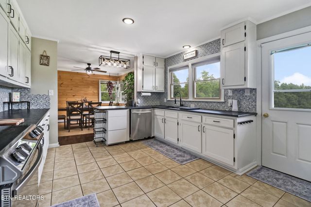 964 Joe Tabor Rd, Crossville, TN 38571