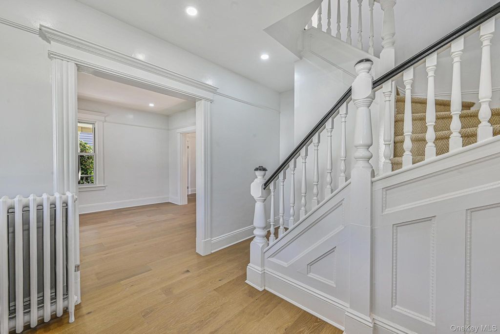 108 N Forest Avenue, Rockville Centre, NY 11570 — photo 2