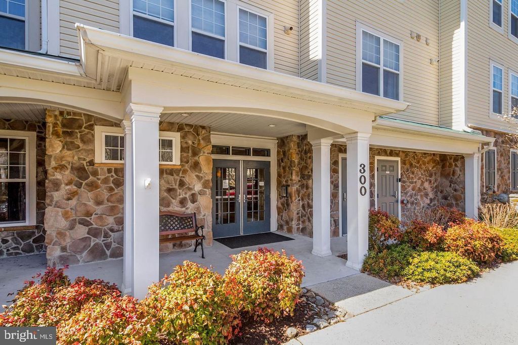 300 HIGH GABLES DR #305, Gaithersburg, MD 20878