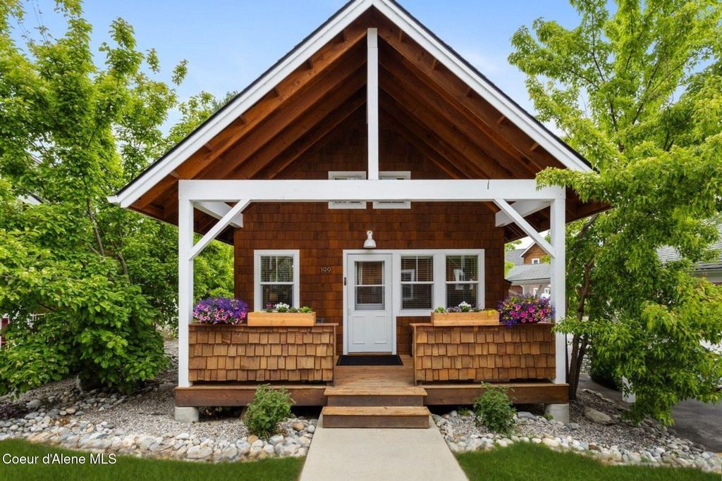 199 Pomrankey LN, Dover, ID 83825