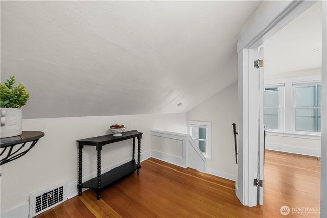 1509 4th Avenue W, Seattle, WA 98119