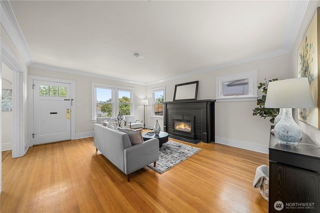 1509 4th Avenue W, Seattle, WA 98119