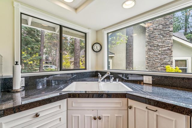 653 Brentwood Drive, Lake Arrowhead, CA 92352