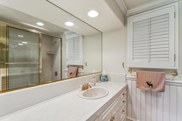 653 Brentwood Drive, Lake Arrowhead, CA 92352