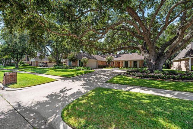 3602 E Creek Club Drive, Missouri City, TX 77459