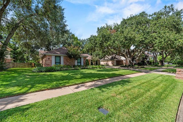 3602 E Creek Club Drive, Missouri City, TX 77459