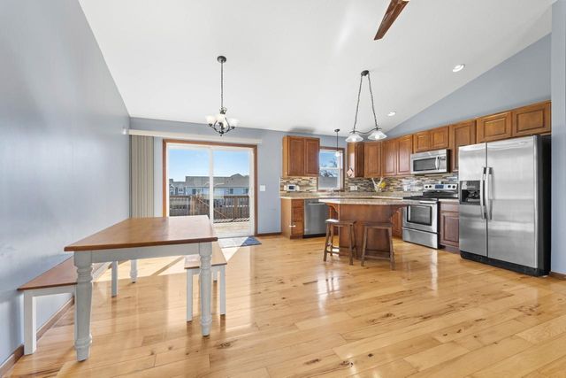 3016 9th St NW, Minot, ND 58703