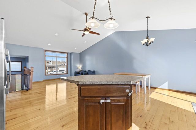 3016 9th St NW, Minot, ND 58703