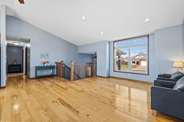 3016 9th St NW, Minot, ND 58703