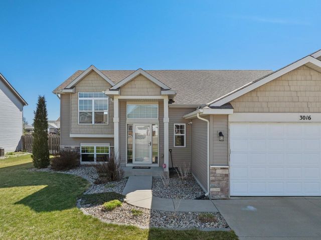 3016 9th St NW, Minot, ND 58703