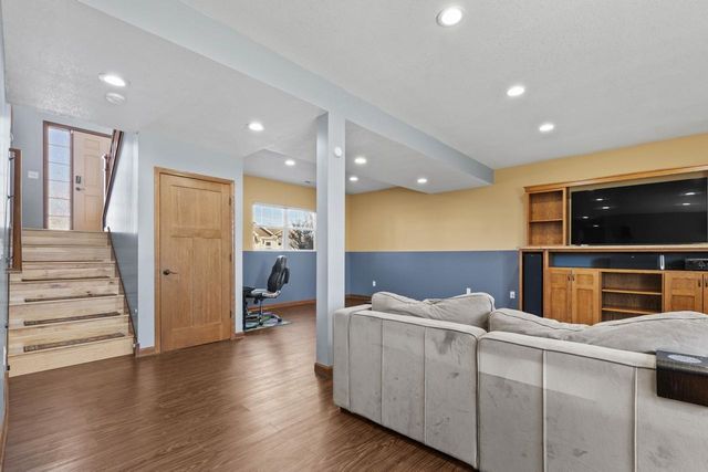 3016 9th St NW, Minot, ND 58703