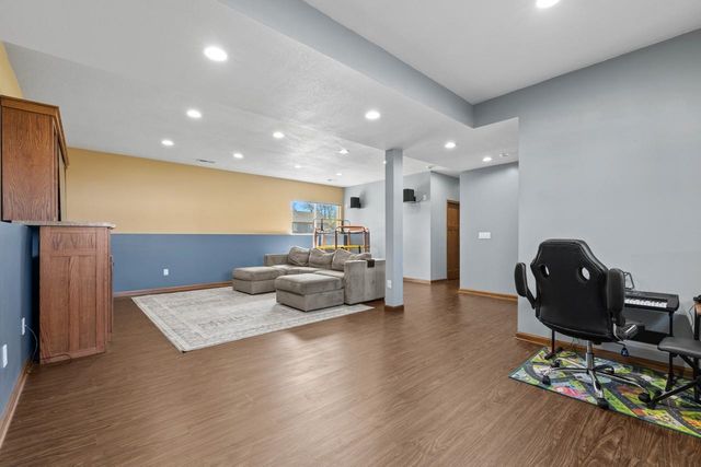 3016 9th St NW, Minot, ND 58703