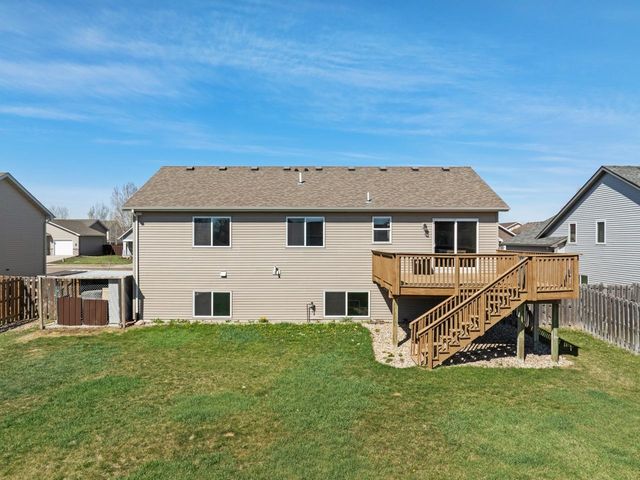 3016 9th St NW, Minot, ND 58703