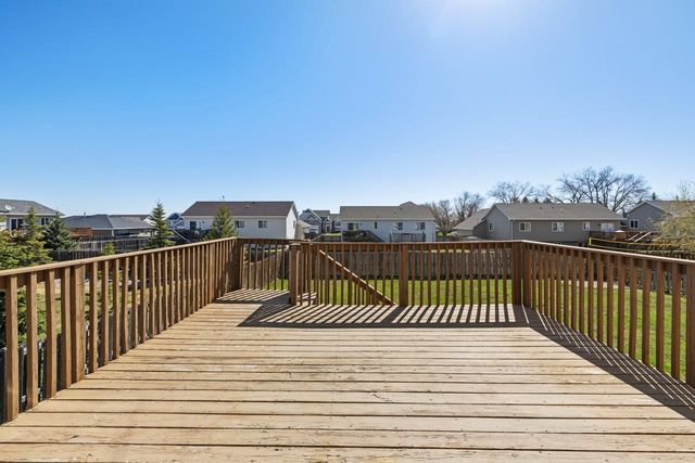 3016 9th St NW, Minot, ND 58703