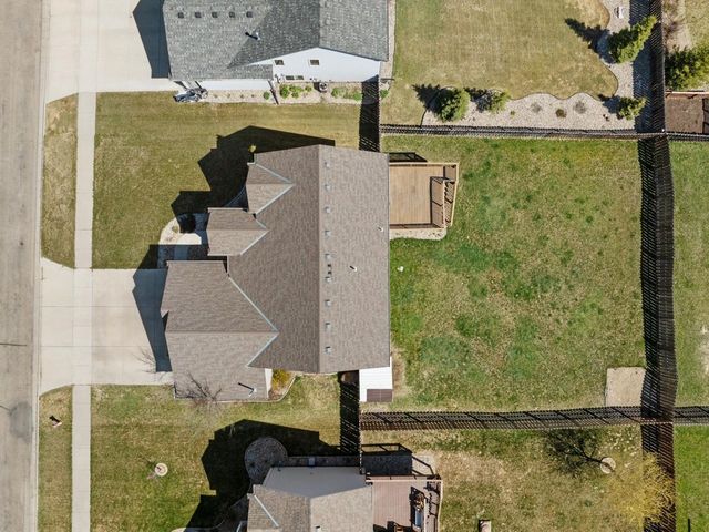 3016 9th St NW, Minot, ND 58703