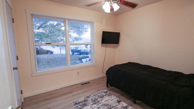 3344 S Meadowlark Avenue, Springfield, MO 65807