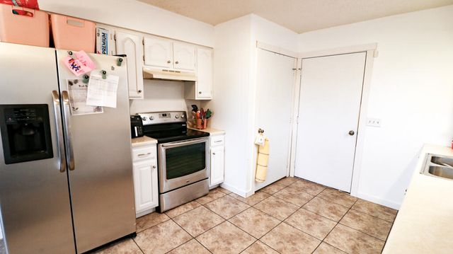 3344 S Meadowlark Avenue, Springfield, MO 65807